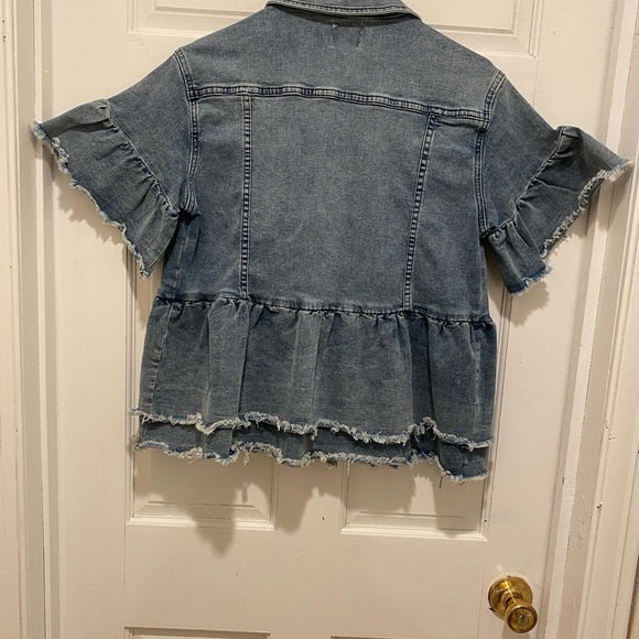 💁‍♀️🙋‍♀️Blue Blazer with Peplum Hem and Cropped Fit - Picture 2 of 4